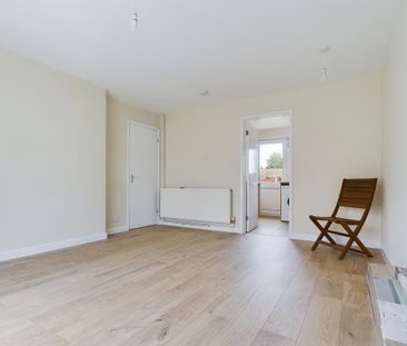 2 bedroom bungalow to rent - Photo 2