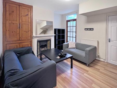 1 bedroom in a house share to rent - Photo 3