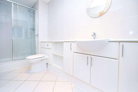 London Road, Guildford, Surrey, GU1 - Photo 5