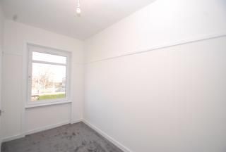 3 bedroom flat to rent - Photo 3