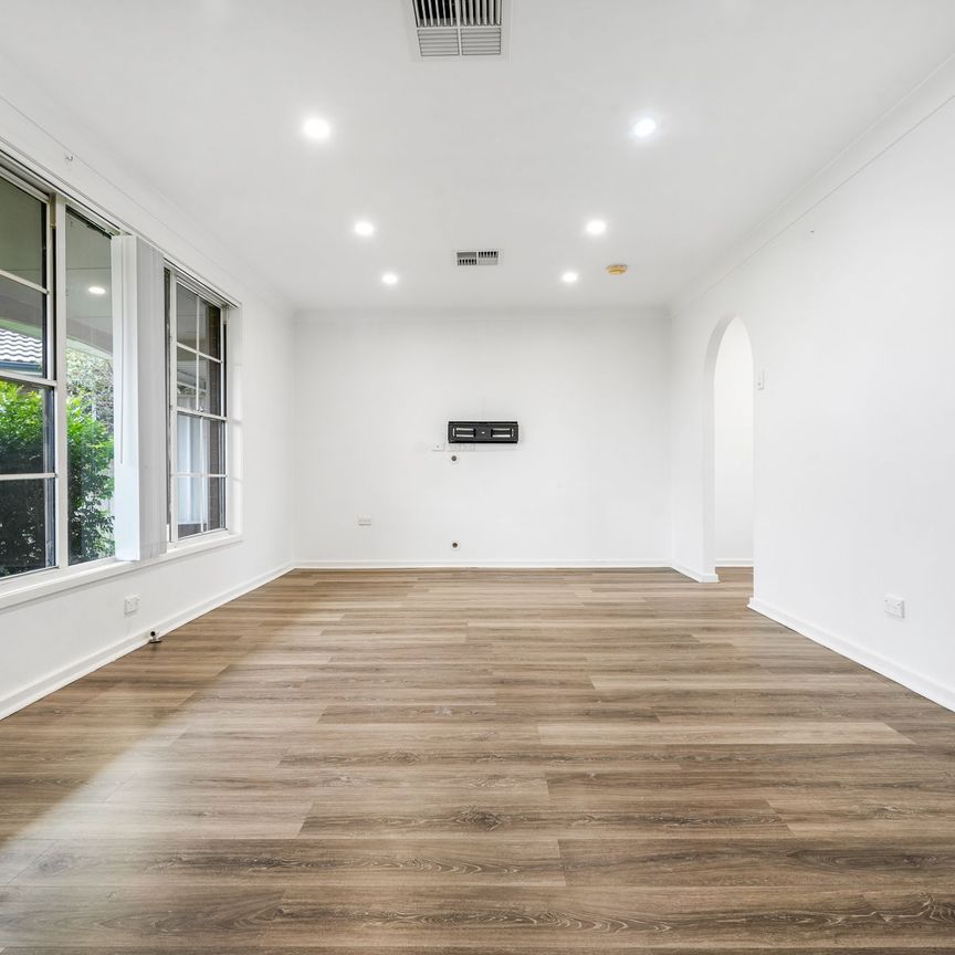 WELL PRESENTED FAMILY HOME IN GREAT LOCATION! - Photo 1