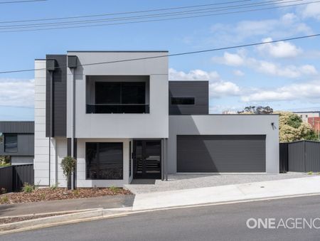 Stunning new build with amazing city and sea views - Photo 4