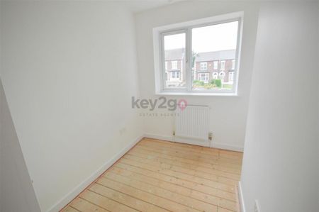 3 bedroom semi-detached house to rent - Photo 5