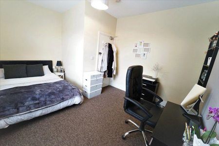 5 bedroom house to rent - Photo 2