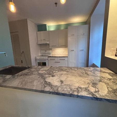 Joli appartement entièrement meublé + équipé Vieux Port - Photo 4