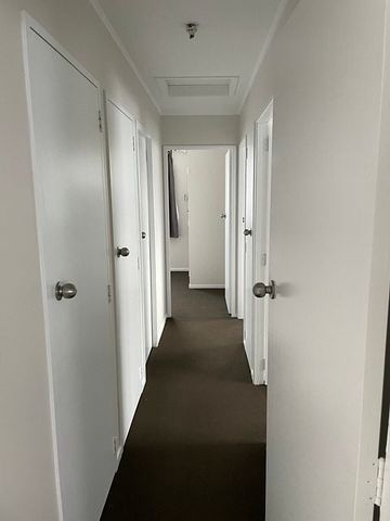 This stylish 3-bedroom family home in a safe neigh - Photo 5