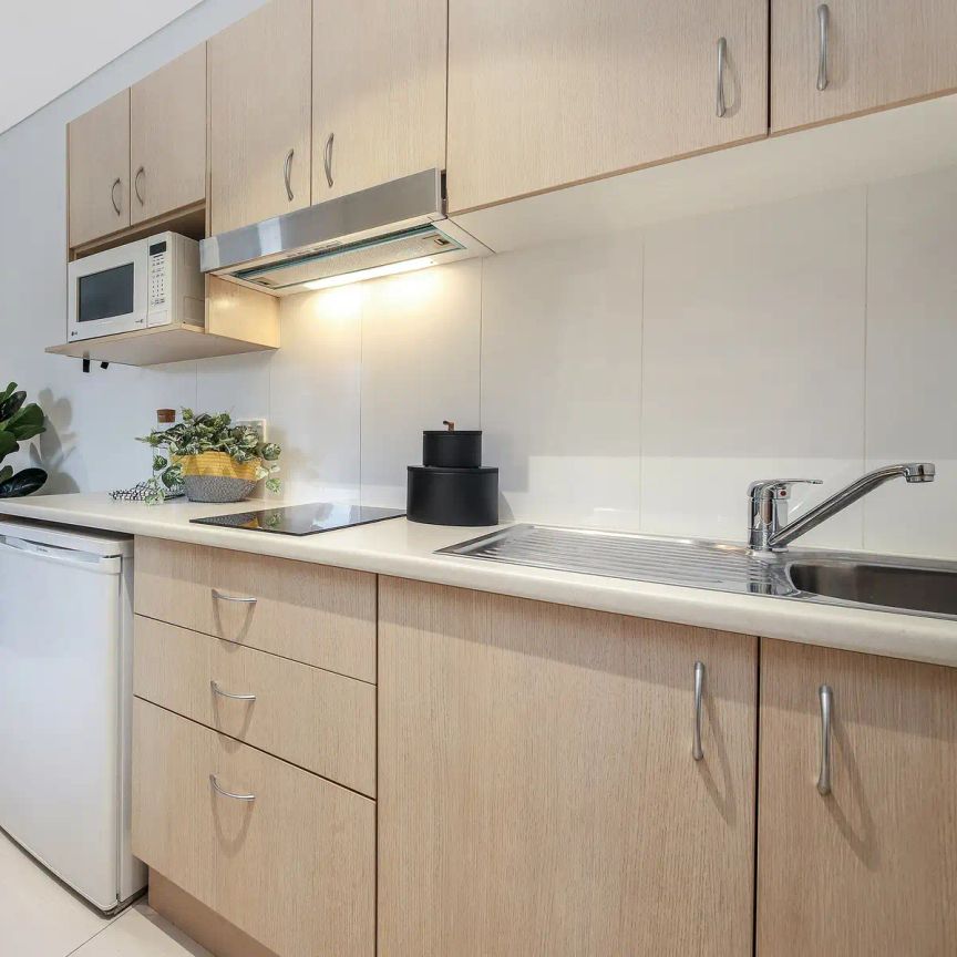 “Modern Studio next to shops and station.” - Photo 1