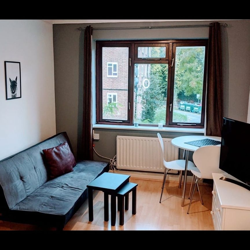 1 Bed Flat, Dukes Court, SE13 - Photo 1