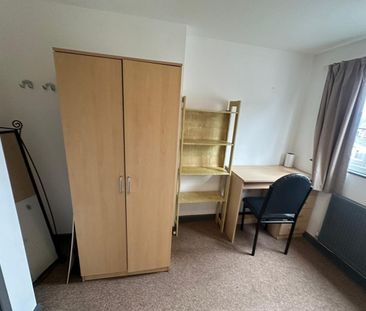 Room in a Shared House, Teignmouth Road, B29 - Photo 1
