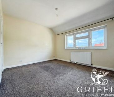 St. Marys Crescent, Basildon, SS13 - Photo 3