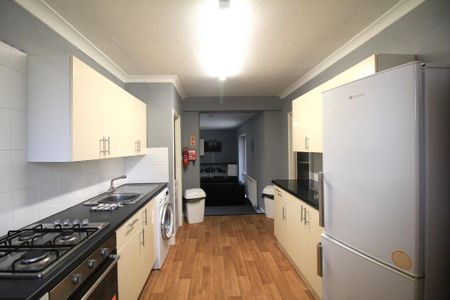 7 bedroom semi-detached house to rent - Photo 2