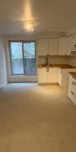 4 1/2 à louer très grand entièrement rénové - Photo 4