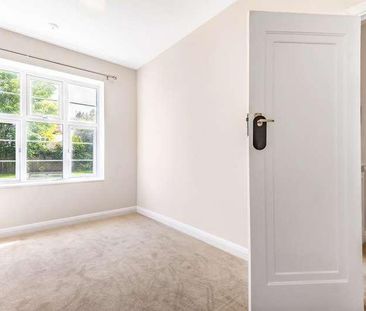 Sheen Court, Richmond, TW10 - Photo 1