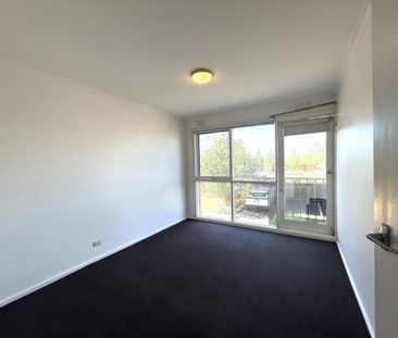 LOW MAINTENANCE BEAUTY - Photo 3