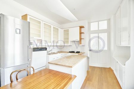 EXCLUSIVE AND SPACIOUS WITH LARGE GARDEN AND VIEW OF THE CASTLE - Photo 3