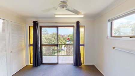 Freshly Updated & Ultra-Convenient Living in Kawana - Photo 3