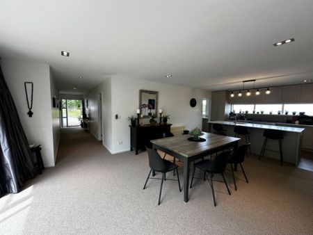 Simply stunning and super private - Photo 3