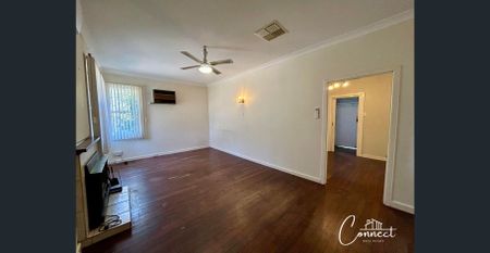 Right in the heart of town - Photo 2