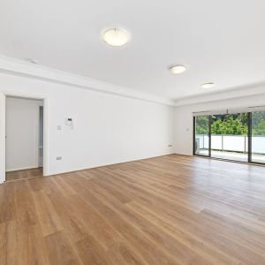 Spacious & Stylish Apartment in Prime Wahroonga Location - Photo 3