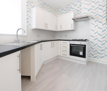 2 bedroom end of terrace house to rent - Photo 4