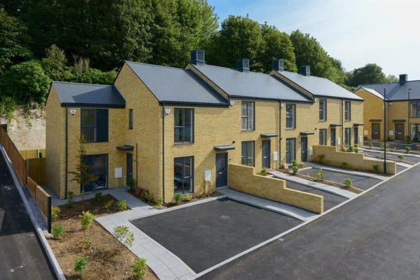 Rosewood Heights, Dover - Photo 1