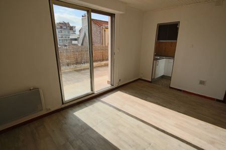 Marseille 13008 rue BORDE Beau type 1 de 22m² avec grande terrasse - Photo 4