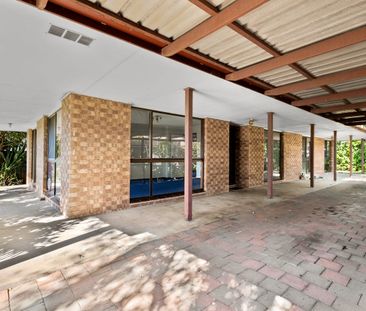 Three bedroom home in prime location with fenced yard. Rent Increas... - Photo 3