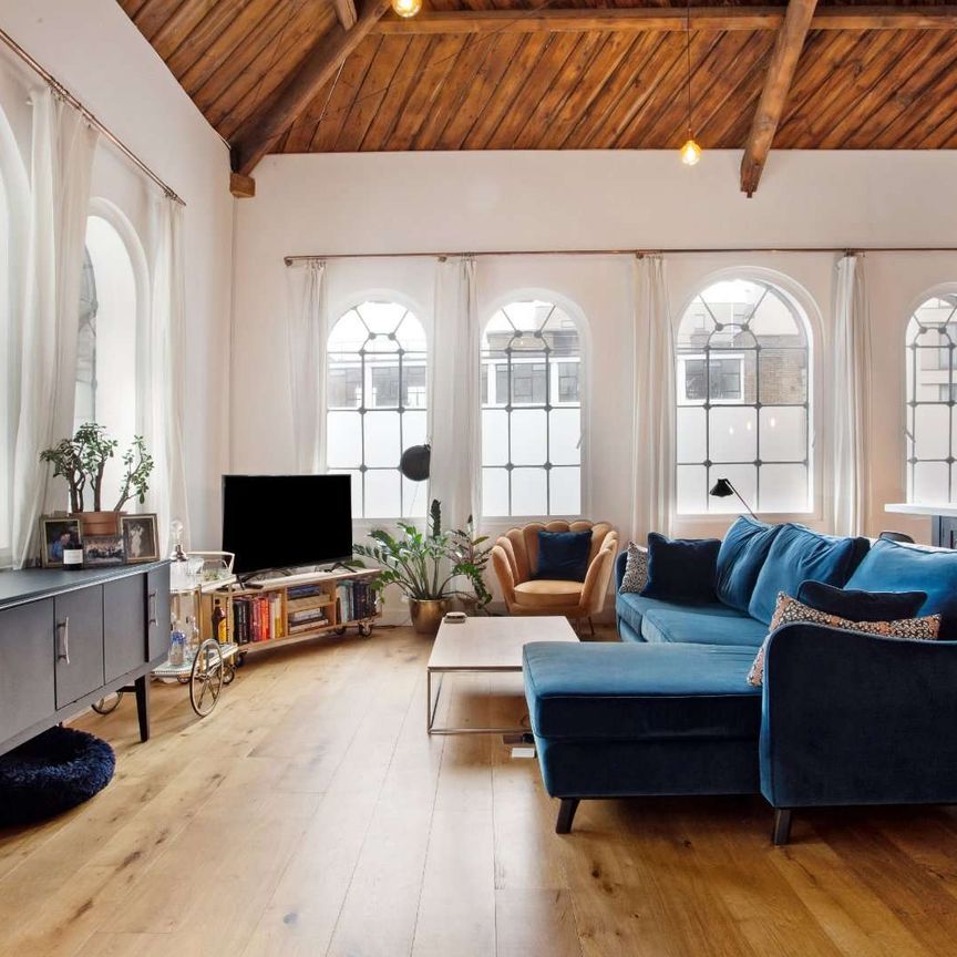 Stunning, two bedroom apartment located in one of Kingsland Road's most sought after developments. - Photo 1