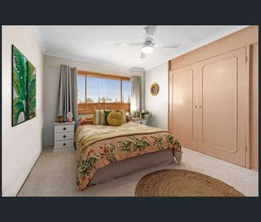 Great Location, Ocean Views, Walk to Beach - No Roads to Cross - Photo 4