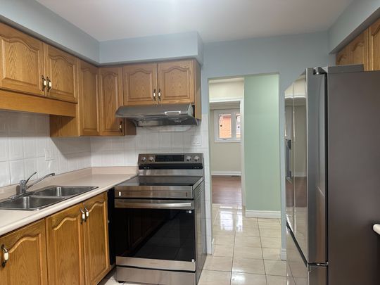 For Lease - 7490 Middleshire Drive, Mississauga, Ontario - Photo 1