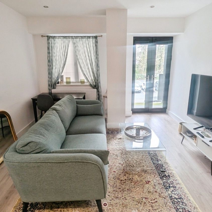 1 bedroom Flat To Let - Photo 1