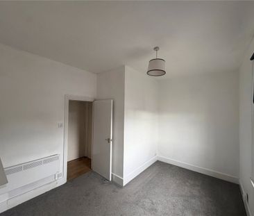 1 bed First Floor Flat for rent - Photo 2
