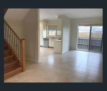 Stylish and Modern Townhouse in Clayton - Photo 6