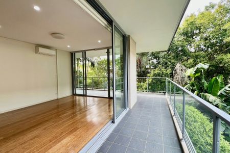 Spacious unit perfect for entertaining with wrap around balcony and parking - Photo 4