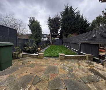 Rushden Gardens, Ilford, IG5 - Photo 3