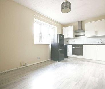 Friends Avenue, Cheshunt, Waltham Cross, Hertfordshire, EN8 - Photo 3