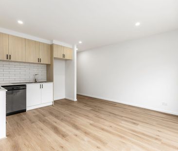 Fresh, Modern & Brand New – Easy Living Starts Here - Photo 4