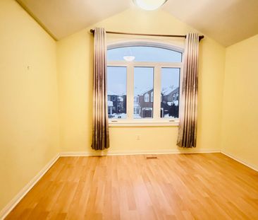 For Lease - 25 Grover Hill Avenue, Richmond Hill, Ontario - Photo 4