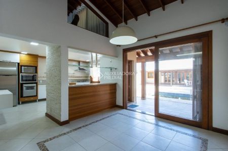 Casa com 3 quartos e 229m² para alugar em Tristeza, Porto Alegre. - Photo 2