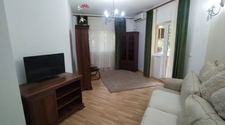 2 camere, semidecomandat, 55 mp, de inchiriat apartament in zona Copou, Copou Bellevue, Cod 163183 - Photo 2