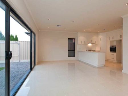 13A Davies Avenue, Tranmere SA, Belconnen - Photo 2