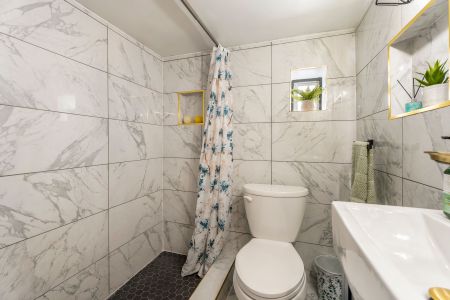 For Lease - 162 Olive Avenue, Oshawa, Ontario - Photo 2