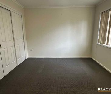 Spacious 3 - Bedroom Home in Prime Location! - Photo 3