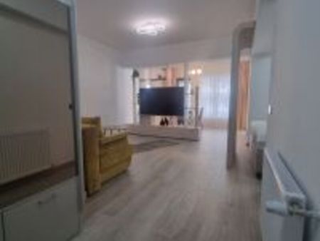Dristor, garsoniera spatioasa, bloc nou, prima inchiriere. - Photo 2