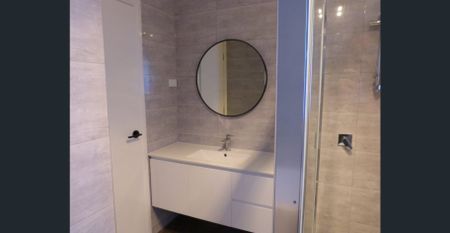 Near New Luxury - Photo 4