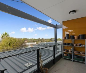 Modern One Bedroom Apartment in the Heart of Adelaide CBD - Photo 2