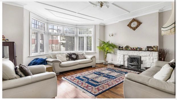 6 Bed Semi-Detached House, Norbury Crescent, SW16 - Photo 1