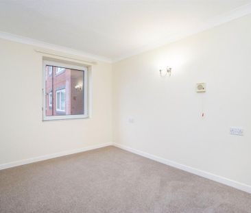 1 bedroom retirement property to rent - Photo 5