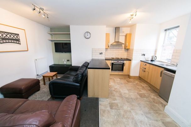 Brudenell View, Hyde Park, Leeds - Photo 1