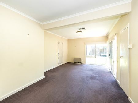 THREE BEDROOM ART DECO HOME - Photo 3